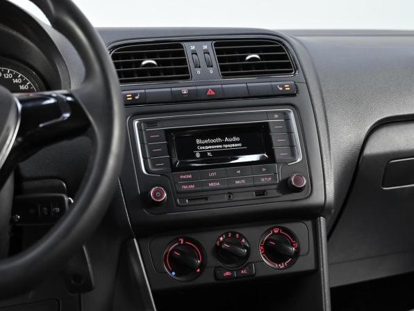 Volkswagen Polo V Рестайлинг с пробегом 2017 года, цена 589 000 рублей, 92647 км, седан, Автокод Объявления
