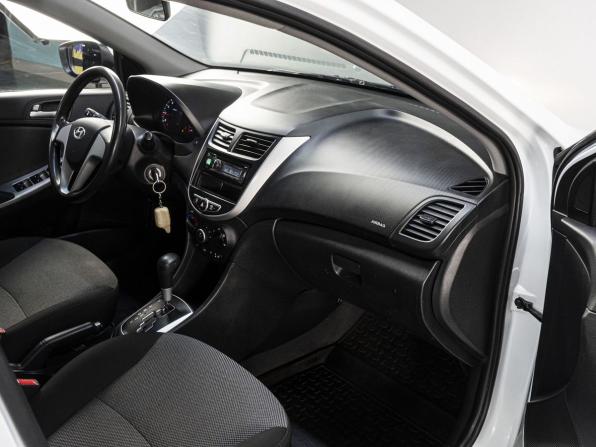 Hyundai Solaris I с пробегом 2014 года, цена 600 000 рублей, 276127 км, седан, Автокод Объявления