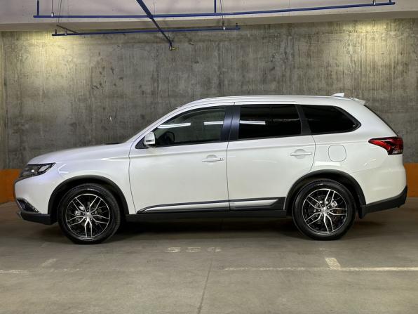 Mitsubishi Outlander III Рестайлинг 2 с пробегом 2017 года, цена 1 990 000 рублей, 117569 км, внедорожник, Автокод Объявления