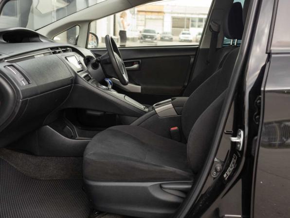 Toyota Prius III Рестайлинг (XW30) с пробегом 2013 года, цена 1 050 000 рублей, 245191 км, лифтбек, Автокод Объявления