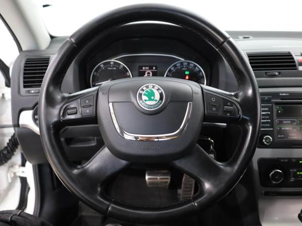 Skoda Octavia II (A5) Рестайлинг с пробегом 2013 года, цена 1 119 000 рублей, 194741 км, лифтбек, Автокод Объявления