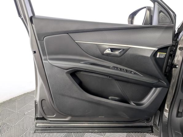 Peugeot 5008 II Рестайлинг с пробегом 2021 года, цена 3 165 000 рублей, 8200 км, внедорожник, Автокод Объявления