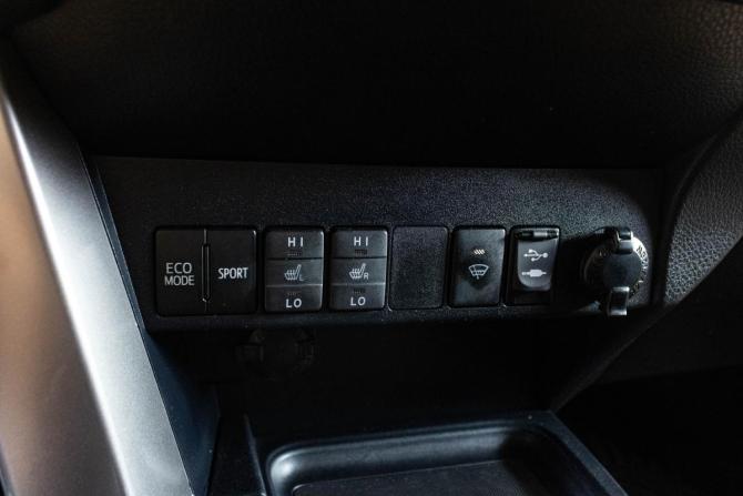 Toyota RAV4 IV (XA40) с пробегом 2015 года, цена 1 879 000 рублей, 174547 км, внедорожник, Автокод Объявления