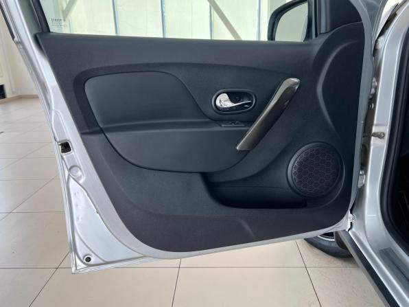 Renault Sandero II Рестайлинг с пробегом 2019 года, цена 1 230 000 рублей, 92000 км, хэтчбек, Автокод Объявления