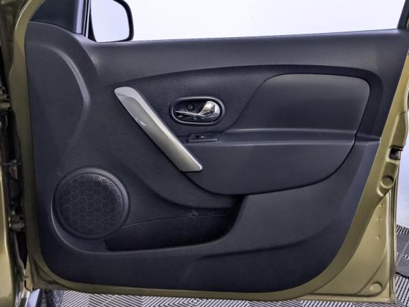 Renault Sandero II с пробегом 2015 года, цена 995 000 рублей, 50583 км, хэтчбек, Автокод Объявления