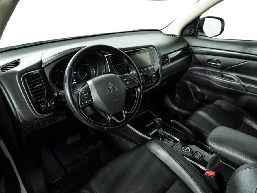 Mitsubishi Outlander III Рестайлинг 2 Санкт-Петербург  - изображение 12