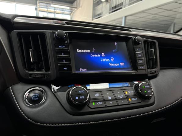 Toyota RAV4 IV (XA40) Рестайлинг с пробегом 2018 года, цена 2 680 000 рублей, 101609 км, внедорожник, Автокод Объявления
