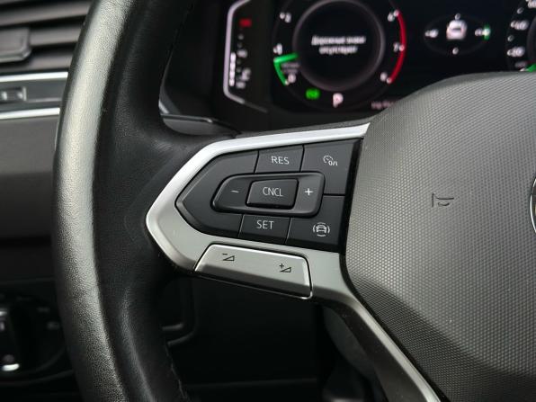 Volkswagen Tiguan II Рестайлинг с пробегом 2022 года, цена 3 099 000 рублей, 67948 км, внедорожник, Автокод Объявления