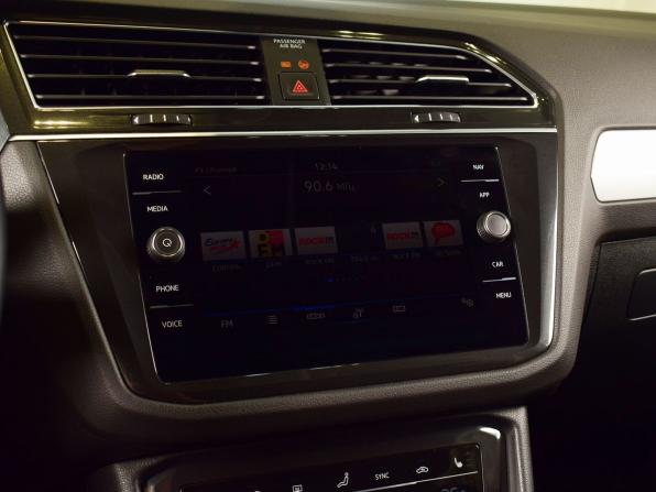 Volkswagen Tiguan II Рестайлинг с пробегом 2021 года, цена 2 585 995 рублей, 35609 км, внедорожник, Автокод Объявления