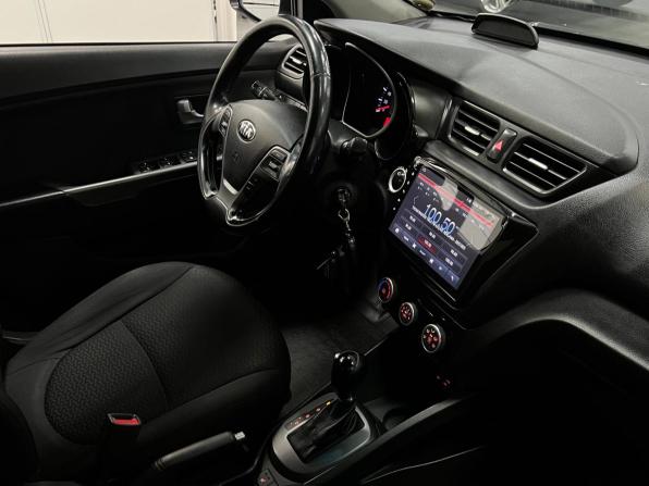 Kia Rio III Рестайлинг с пробегом 2015 года, цена 999 000 рублей, 190000 км, седан, Автокод Объявления