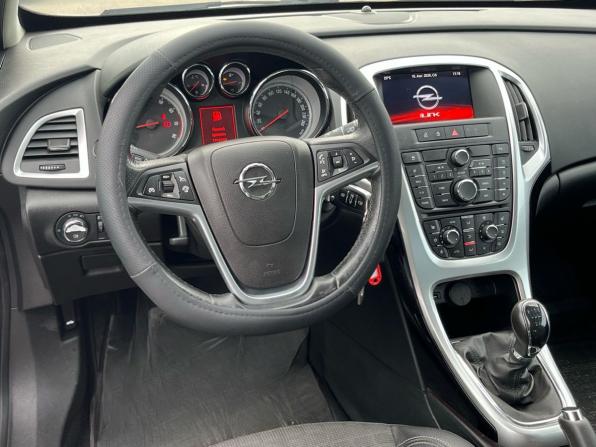 Opel Astra J Рестайлинг с пробегом 2014 года, цена 830 000 рублей, 155693 км, хэтчбек, Автокод Объявления