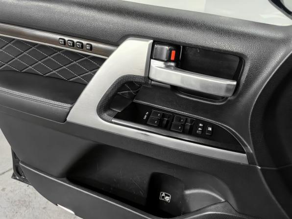Toyota Land Cruiser 200 Series Рестайлинг 2 с пробегом 2018 года, цена 6 750 000 рублей, 157752 км, внедорожник, Автокод Объявления