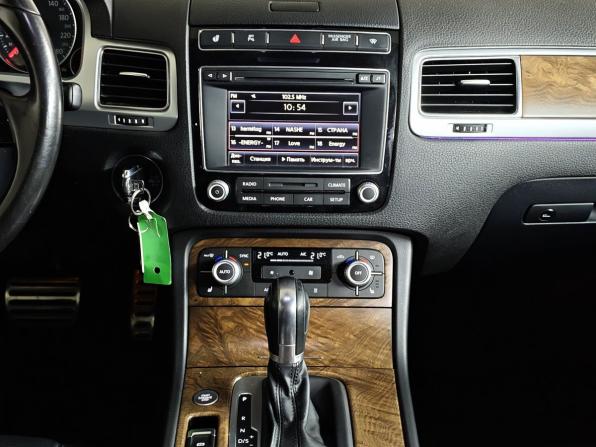 Volkswagen Touareg II Рестайлинг с пробегом 2015 года, цена 2 199 000 рублей, 250861 км, внедорожник, Автокод Объявления