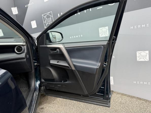 Toyota RAV4 IV (XA40) Рестайлинг с пробегом 2018 года, цена 2 299 000 рублей, 136722 км, внедорожник, Автокод Объявления