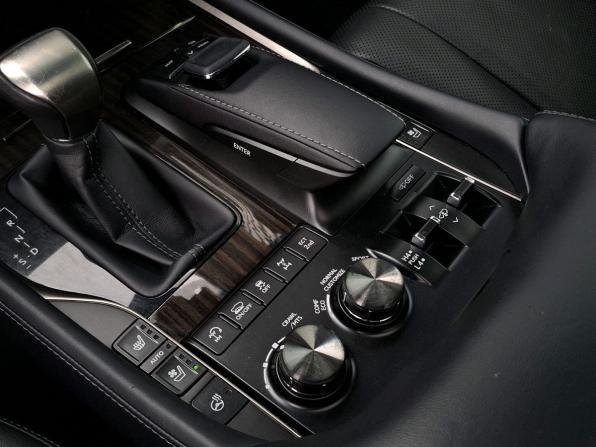Lexus LX III Рестайлинг 2 с пробегом 2018 года, цена 8 790 000 рублей, 89595 км, внедорожник, Автокод Объявления
