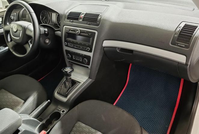 Skoda Octavia II (A5) Рестайлинг с пробегом 2013 года, цена 980 000 рублей, 207974 км, лифтбек, Автокод Объявления