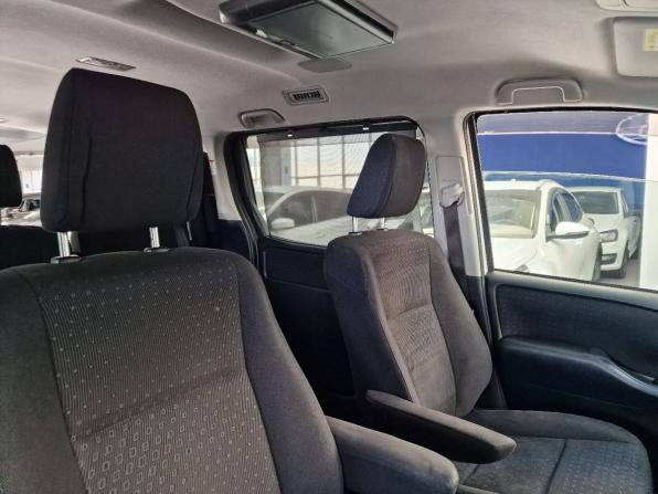 Toyota Voxy III (R80) с пробегом 2014 года, цена 1 650 000 рублей, 237381 км, минивэн, Автокод Объявления