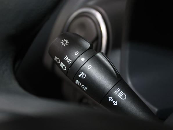 Renault Sandero II с пробегом 2016 года, цена 629 900 рублей, 300996 км, хэтчбек, Автокод Объявления