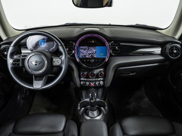 Mini Hatch III (F55/F56) Рестайлинг 2 с пробегом 2021 года, цена 2 597 000 рублей, 36903 км, хэтчбек, Автокод Объявления