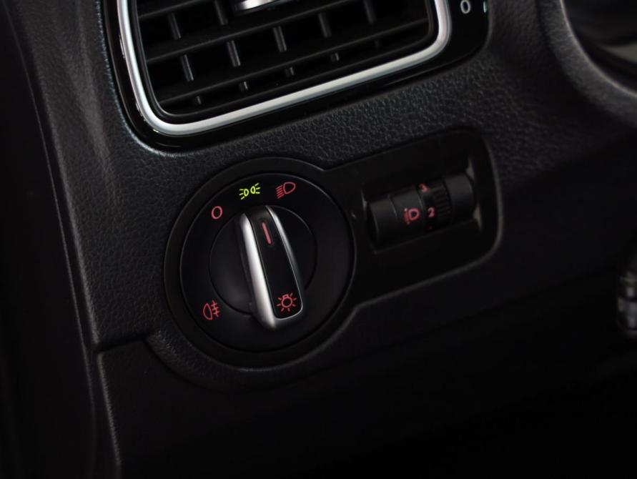Volkswagen Polo V Рестайлинг Санкт-Петербург  - изображение 18