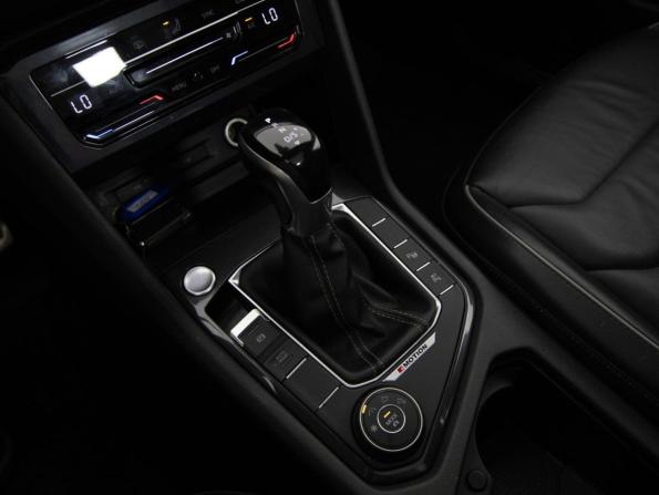 Volkswagen Tiguan II Рестайлинг с пробегом 2021 года, цена 2 799 000 рублей, 181320 км, внедорожник, Автокод Объявления