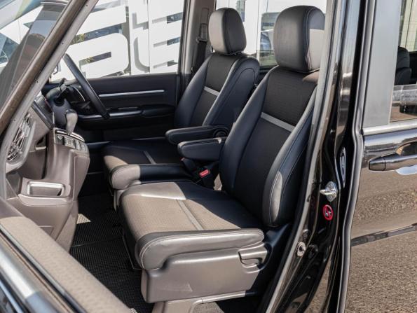 Honda Stepwgn V Рестайлинг с пробегом 2020 года, цена 2 680 000 рублей, 70722 км, минивэн, Автокод Объявления