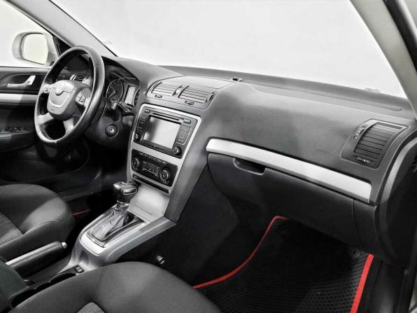 Skoda Octavia II (A5) Рестайлинг с пробегом 2012 года, цена 590 000 рублей, 271012 км, лифтбек, Автокод Объявления