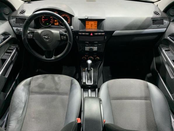 Opel Astra H Рестайлинг с пробегом 2012 года, цена 560 000 рублей, 170000 км, седан, Автокод Объявления