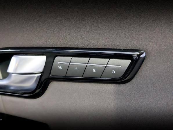 Land Rover Range Rover Evoque I Рестайлинг с пробегом 2017 года, цена 2 855 000 рублей, 82560 км, внедорожник, Автокод Объявления