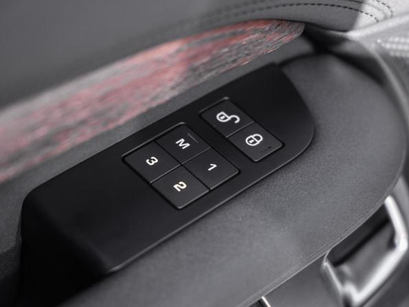Land Rover Discovery V с пробегом 2019 года, цена 4 149 000 рублей, 137282 км, внедорожник, Автокод Объявления