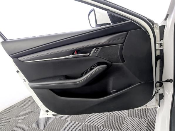 Mazda 3 IV (BP) с пробегом 2019 года, цена 1 965 000 рублей, 87602 км, седан, Автокод Объявления
