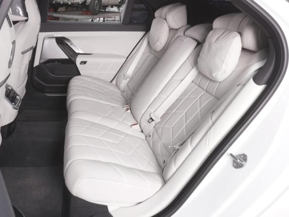 BMW 7 серии VII (G70) с пробегом 2022 года, цена 13 800 000 рублей, 35615 км, седан, Автокод Объявления