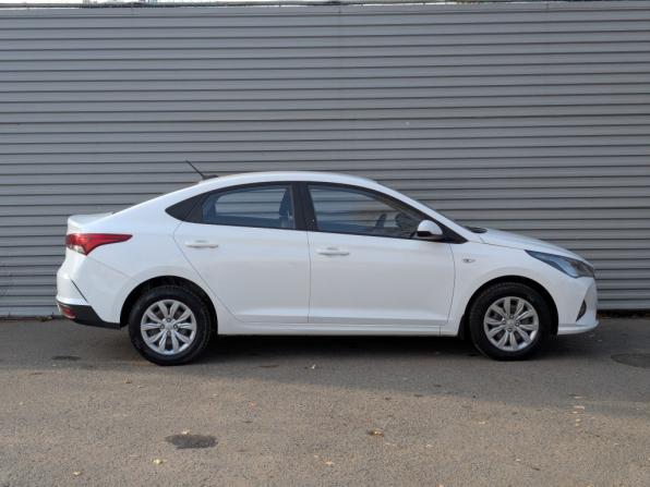 Hyundai Solaris II Рестайлинг с пробегом 2022 года, цена 1 550 000 рублей, 65904 км, седан, Автокод Объявления