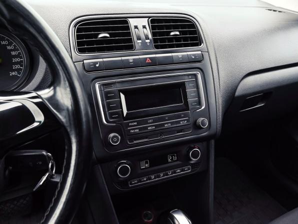 Volkswagen Polo V Рестайлинг с пробегом 2017 года, цена 1 089 000 рублей, 190471 км, седан, Автокод Объявления