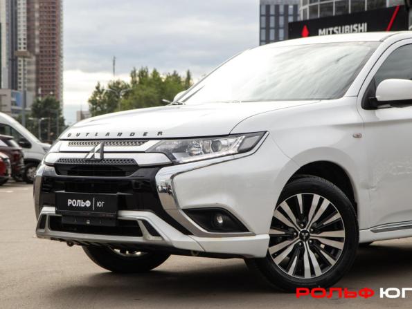 Mitsubishi Outlander III Рестайлинг 3 с пробегом 2022 года, цена 2 388 000 рублей, 24324 км, внедорожник, Автокод Объявления