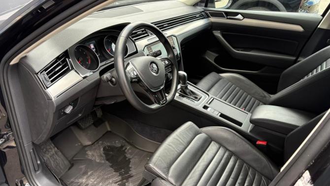 Volkswagen Passat B8 с пробегом 2017 года, цена 2 110 000 рублей, 124764 км, седан, Автокод Объявления