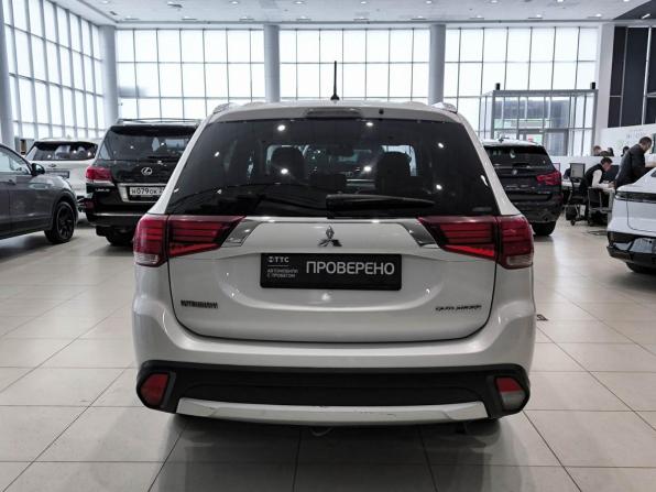Mitsubishi Outlander III Рестайлинг 2 с пробегом 2015 года, цена 1 650 000 рублей, 232983 км, внедорожник, Автокод Объявления