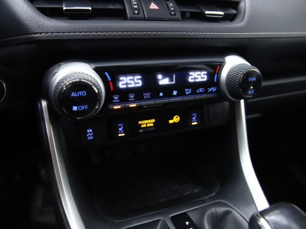 Toyota RAV4 V (XA50) с пробегом 2021 года, цена 3 570 000 рублей, 79003 км, внедорожник, Автокод Объявления