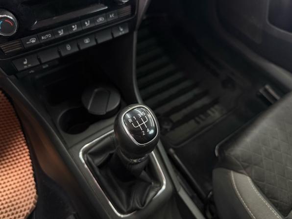 Skoda Rapid I с пробегом 2015 года, цена 729 000 рублей, 318693 км, лифтбек, Автокод Объявления