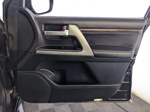 Toyota Land Cruiser 200 Series Рестайлинг 2 с пробегом 2020 года, цена 7 850 000 рублей, 136625 км, внедорожник, Автокод Объявления