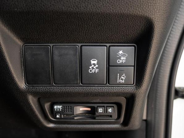 Honda Stepwgn V Рестайлинг с пробегом 2017 года, цена 2 120 000 рублей, 147188 км, минивэн, Автокод Объявления