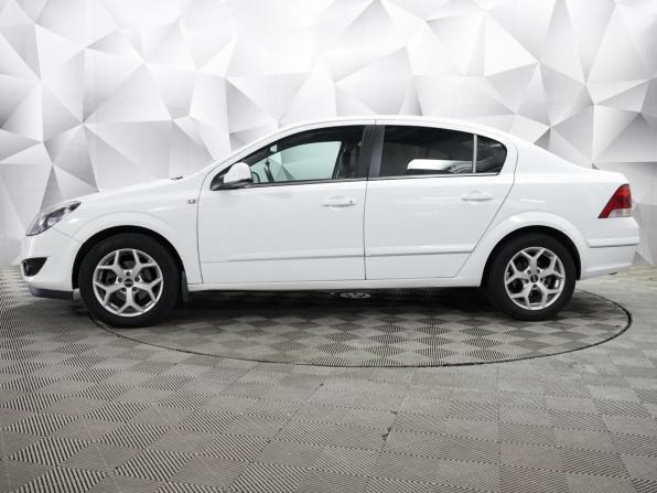 Opel Astra H Рестайлинг с пробегом 2012 года, цена 555 000 рублей, 272400 км, седан, Автокод Объявления