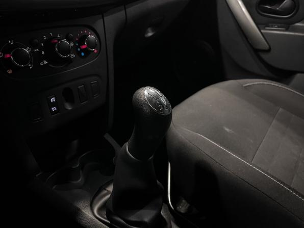Renault Sandero II с пробегом 2015 года, цена 835 000 рублей, 136523 км, хэтчбек, Автокод Объявления