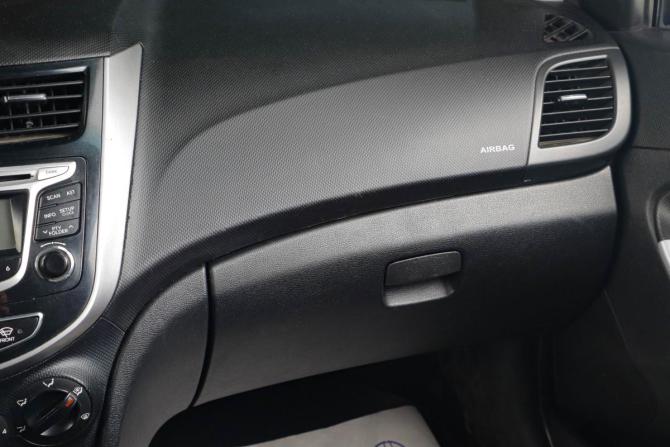 Hyundai Solaris I Рестайлинг с пробегом 2015 года, цена 899 000 рублей, 205000 км, седан, Автокод Объявления