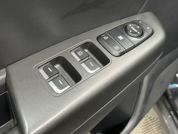 Kia Sportage IV Рестайлинг с пробегом 2018 года, цена 2 399 000 рублей, 23387 км, внедорожник, Автокод Объявления