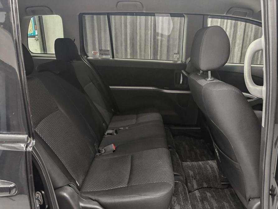 Toyota ISis I Рестайлинг Красноярск  - изображение 12