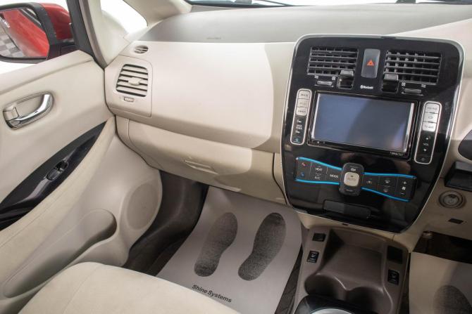 Nissan Leaf I (ZE0/AZE0) с пробегом 2013 года, цена 949 000 рублей, 230000 км, хэтчбек, Автокод Объявления