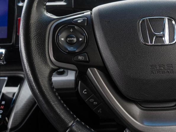 Honda Stepwgn V с пробегом 2015 года, цена 2 050 000 рублей, 106536 км, минивэн, Автокод Объявления