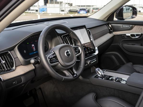 Volvo XC90 II Рестайлинг 2 с пробегом 2025 года, цена 9 490 000 рублей, 957 км, внедорожник, Автокод Объявления