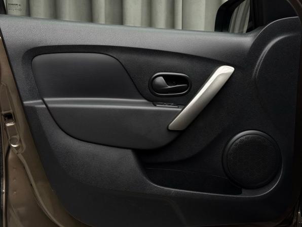 Renault Sandero II Рестайлинг с пробегом 2019 года, цена 1 299 000 рублей, 43000 км, хэтчбек, Автокод Объявления